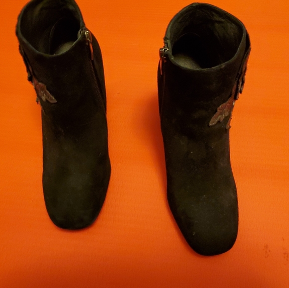 Women's Booties. Size 8. - Picture 3 of 4